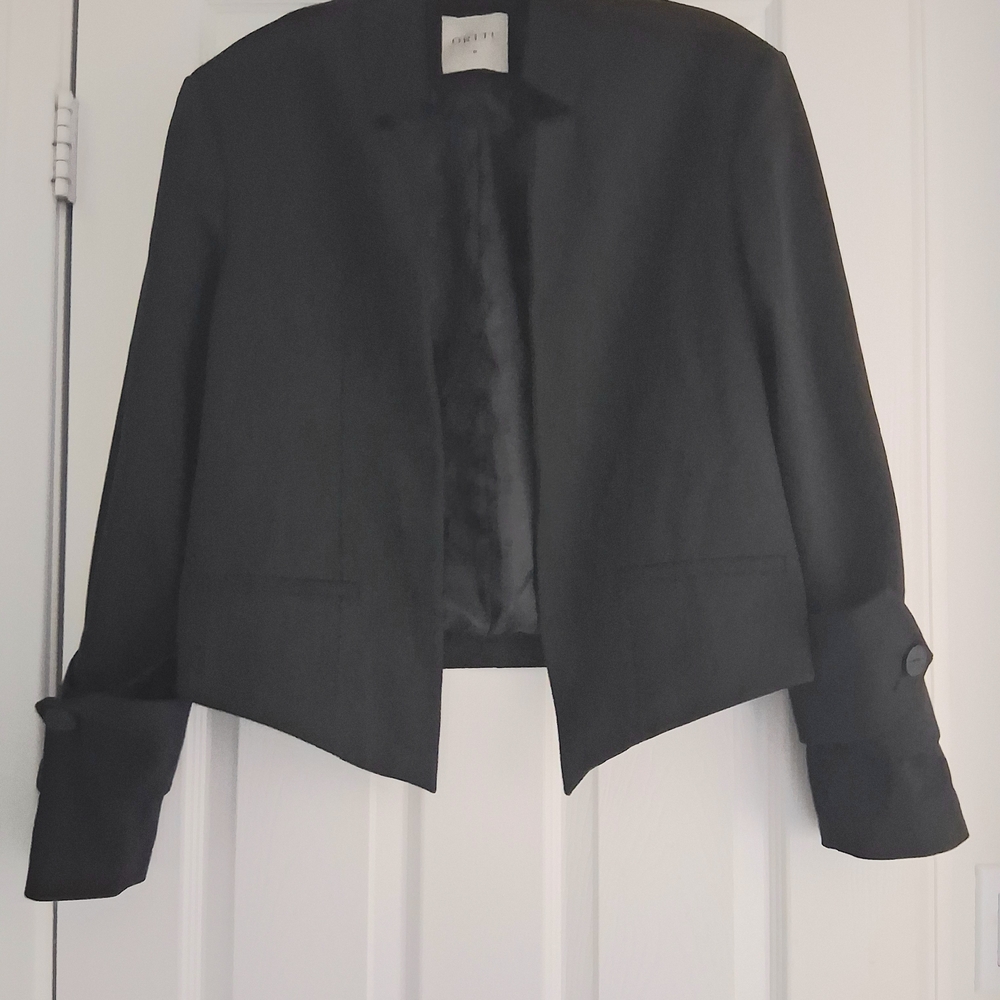 ORTTU Black Collarless Cropped Blazer